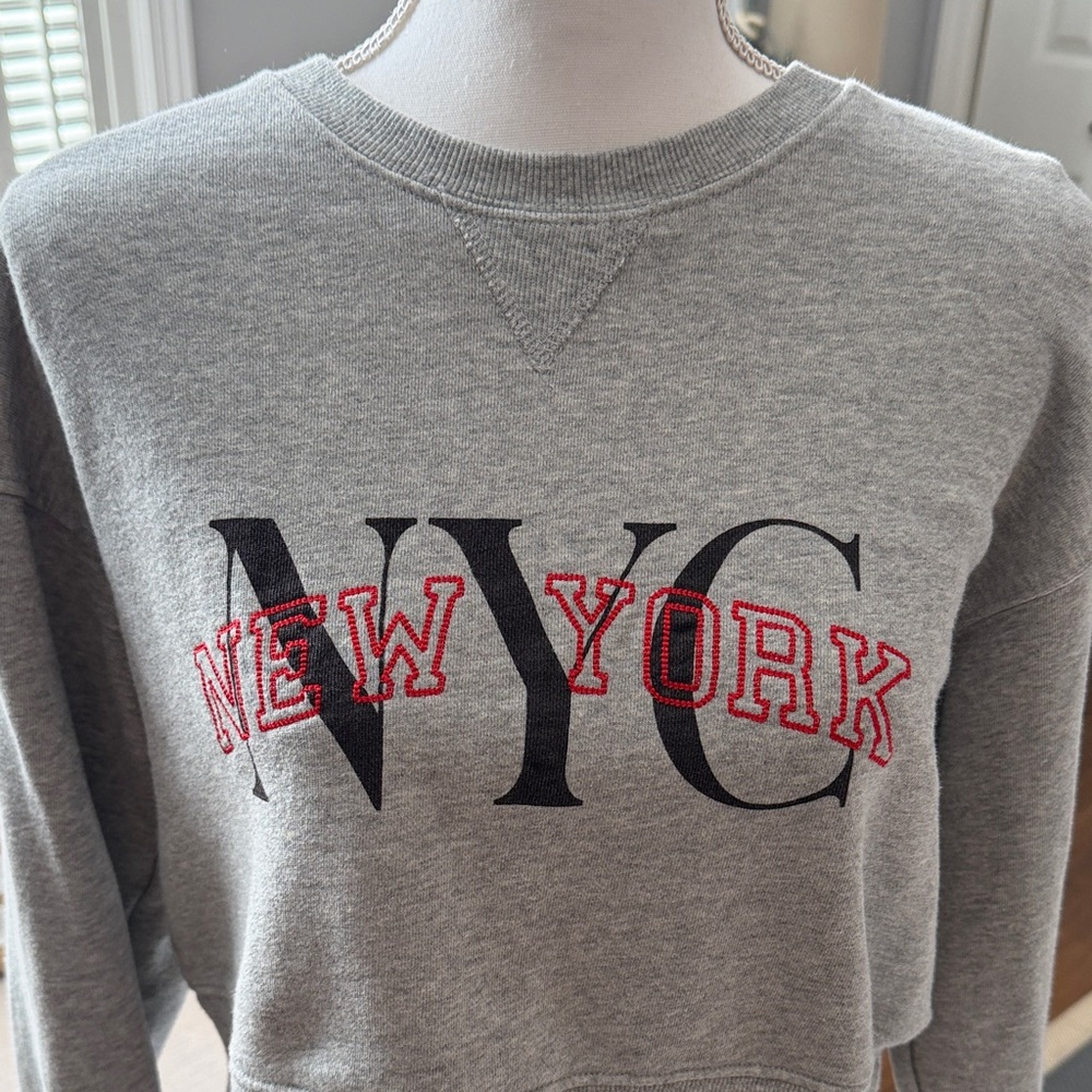 Super Cute Gray NYC Graphic Women's Cropped Sweatshirt Small - Picture 2 of 6